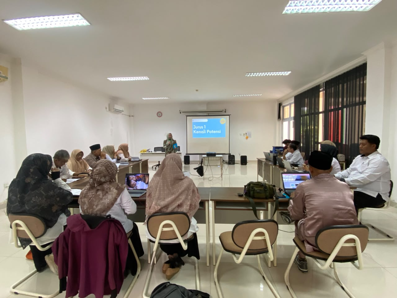 Hero Background KGTK
